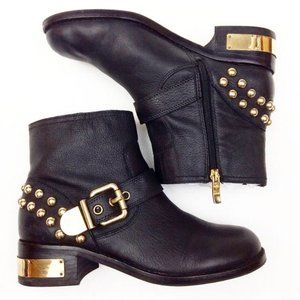 Vince Camuto Windetta ankle boot 100% Leather  7.5